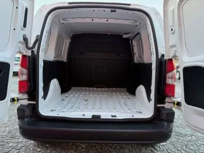 Peugeot PARTNER 1.5 HDI PRO LONGA L2H1 2020 - 11900 EUR, 177000 km - AUTO.MOTO.pt - 177000km - foto 6 de 14