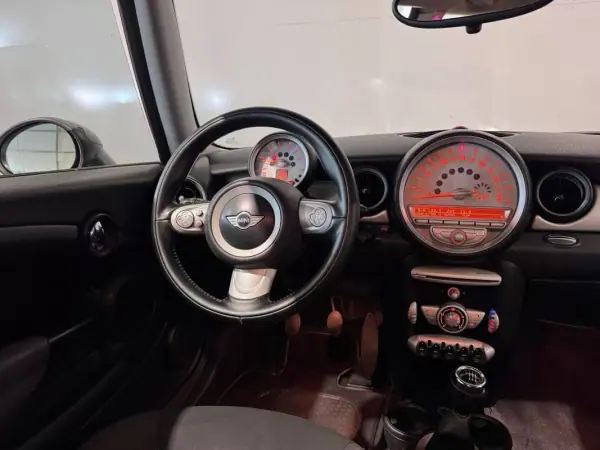 MINI 3 Portas 2010 - 8900 EUR, 211000 km - AUTO.MOTO.pt - 211000km - foto 4 de 33