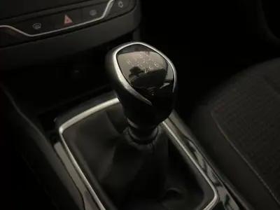 Peugeot 308 2019 - 11250 EUR, 107000 km - AUTO.MOTO.pt - 107000km - foto 23 de 27