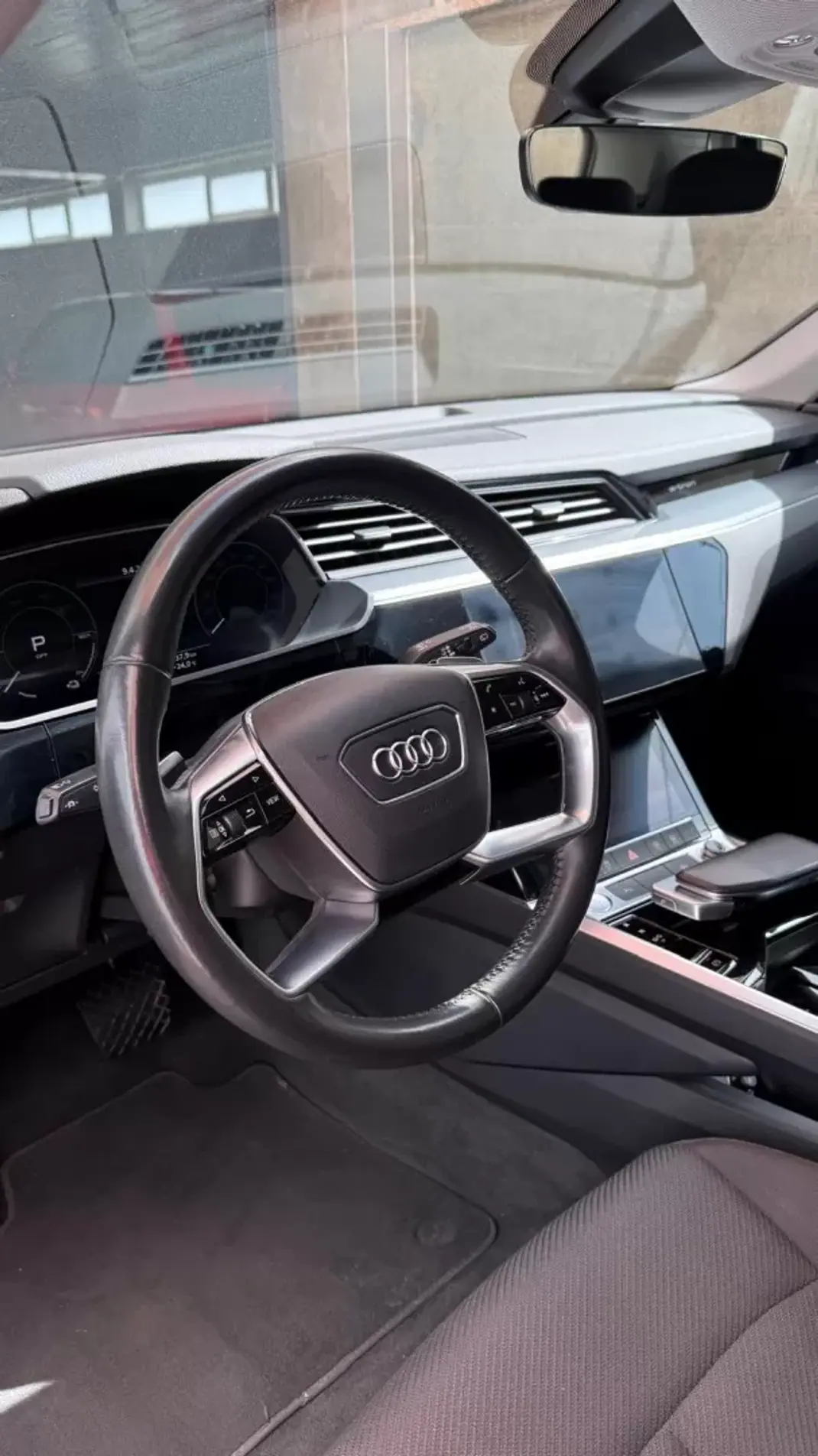 Audi e-tron 2020 - 27500 EUR, 90120 km - AUTO.MOTO.pt - 90120km - foto 9 de 17