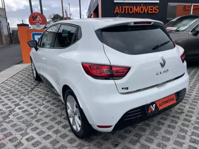 Renault Clio 2018 - 13950 EUR, 110232 km - AUTO.MOTO.pt - 110232km - foto 5 de 12