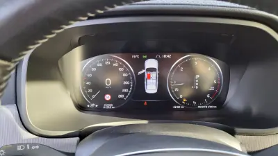 Volvo S90 2017 - 16900 EUR, 292100 km - 292100km - foto 33 de 44