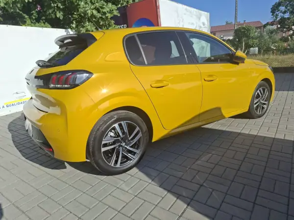 Peugeot 208 2021 - 13565 EUR, 71607 km - AUTO.MOTO.pt - 71607km - foto 20 de 37