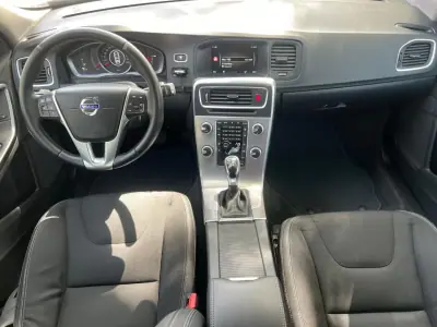 Volvo V60 2016 - 15900 EUR, 155935 km - AUTO.MOTO.pt - 155935km - foto 9 de 28