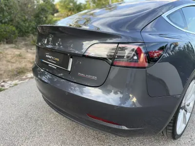 Tesla Model 3 2019 - 24999 EUR, 60000 km - AUTO.MOTO.pt - 60000km - foto 11 de 17