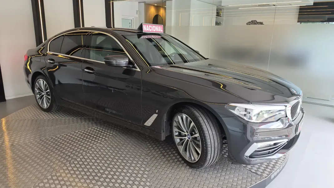 BMW 530 2017 - 21900 EUR, 230206 km - AUTO.MOTO.pt - 230206km - foto 18 de 58