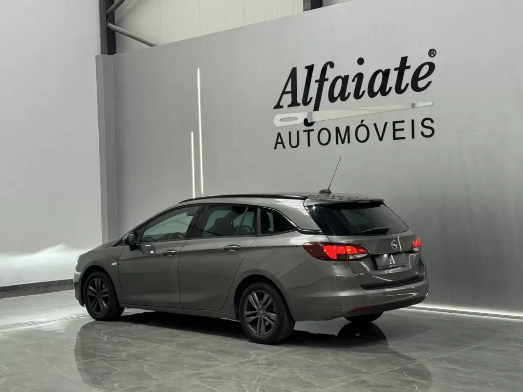 Opel Astra Sports Tourer 2019 - 11990 EUR, 117000 km - 117000km - foto 3 de 24