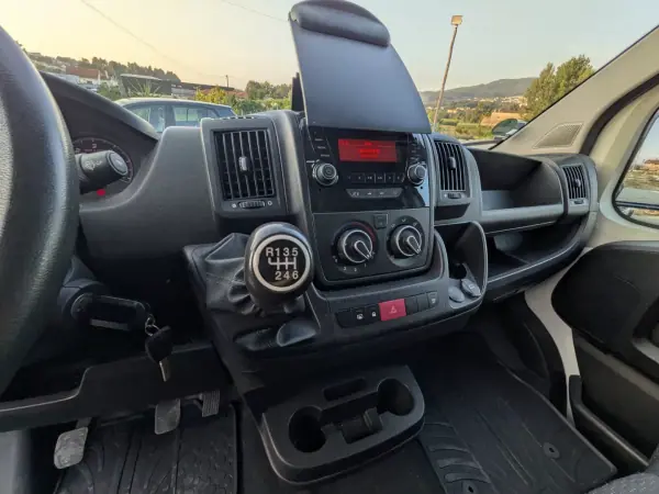 Citroën 2020 - 14990 EUR, 145000 km - AUTO.MOTO.pt - 145000km - foto 15 de 18
