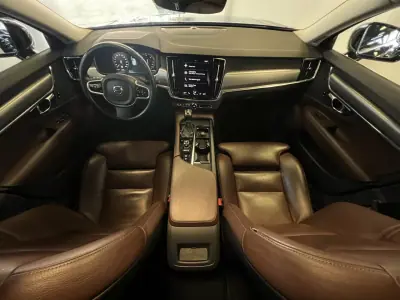 Volvo V90 2018 - 27490 EUR, 160000 km - AUTO.MOTO.pt - 160000km - foto 3 de 53