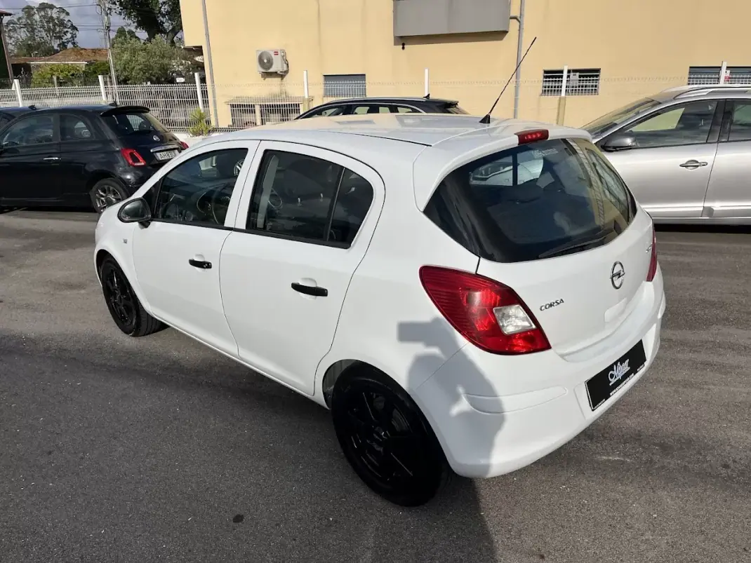 Opel Corsa 2011 - 6450 EUR, 117000 km - AUTO.MOTO.pt - 117000km - foto 47 de 50