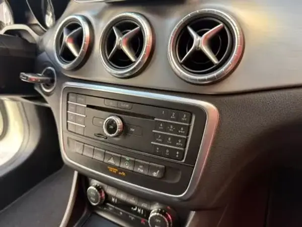 Mercedes-Benz CLA 220 2016 - 25900 EUR, 112661 km - AUTO.MOTO.pt - 112661km - foto 14 de 26