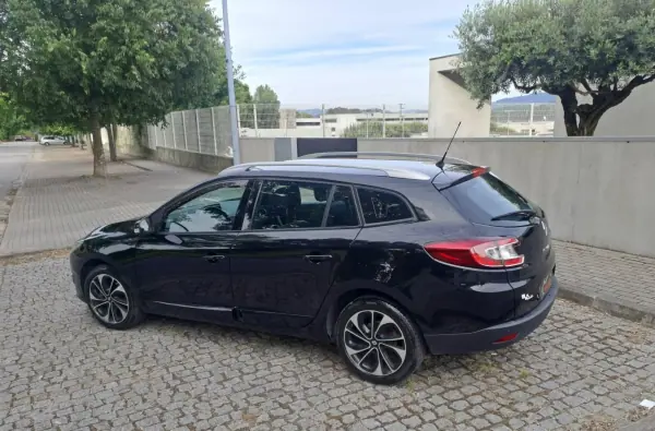 Renault Mégane 2015 - 7990 EUR, 209000 km - AUTO.MOTO.pt - 209000km - foto 4 de 14