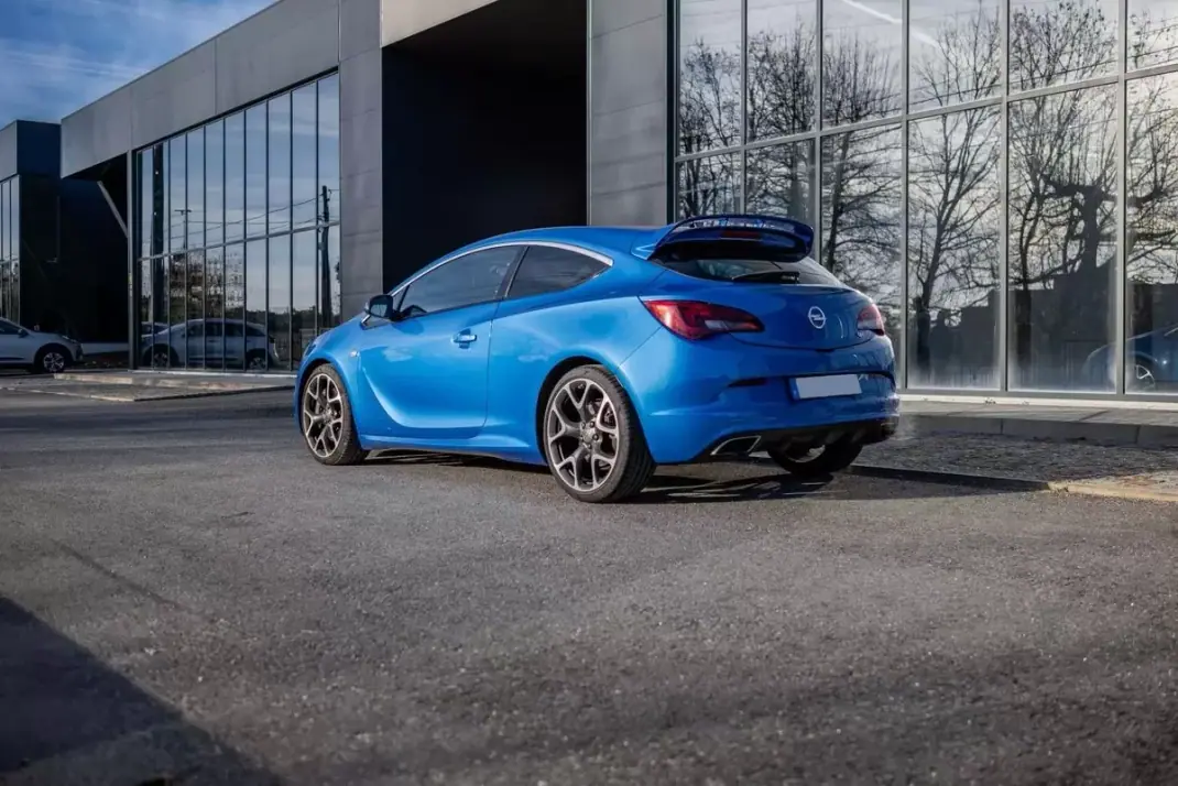 Opel Astra GTC 2013 - 23500 EUR, 109000 km - AUTO.MOTO.pt - 109000km - foto 7 de 47