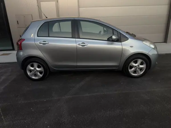 Toyota Yaris 2008 - 6500 EUR, 220615 km - AUTO.MOTO.pt - 220615km - foto 4 de 18