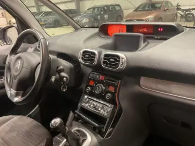 Citroën C3 Picasso 2016 - 7450 EUR, 93298 km - AUTO.MOTO.pt - 93298km - foto 10 de 14