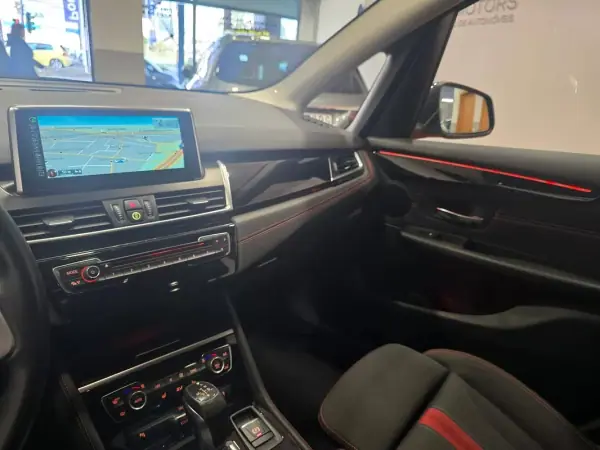BMW 218 Active Tourer 2015 - 15890 EUR, 162866 km - AUTO.MOTO.pt - 162866km - foto 36 de 47