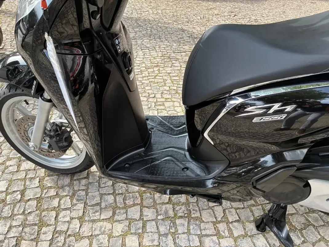 Honda SH 150i 2018 - 2950 EUR, 52726 km - AUTO.MOTO.pt - 52726km - foto 12 de 16