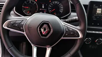 Renault Clio 2020 - 13500 EUR, 149999 km - AUTO.MOTO.pt - 149999km - foto 31 de 37
