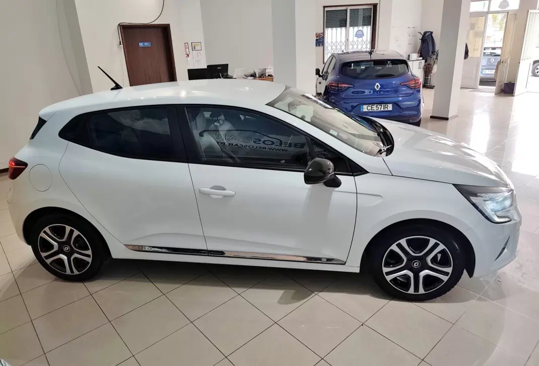 Renault Clio 2021 - 13450 EUR, 48000 km - AUTO.MOTO.pt - 48000km - foto 9 de 17