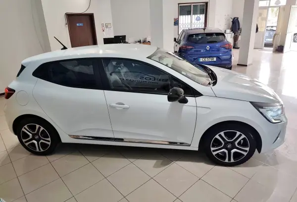 Renault Clio 2021 - 13450 EUR, 48000 km - AUTO.MOTO.pt - 48000km - foto 9 de 17