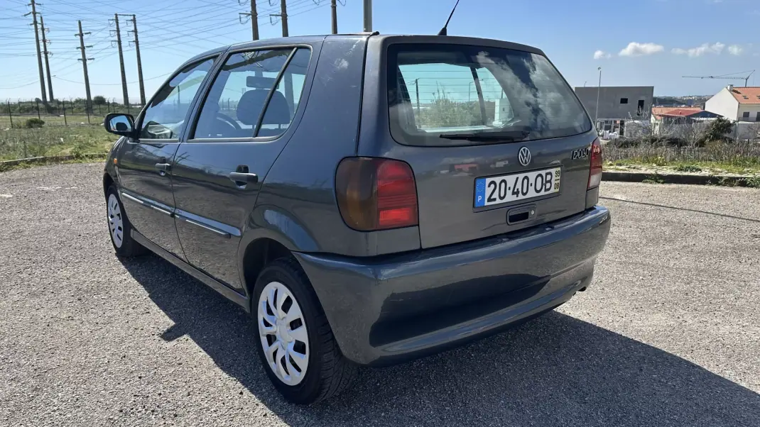 Volkswagen Polo 1999 - 1450 EUR, 208000 km - AUTO.MOTO.pt - 208000km - foto 8 de 12