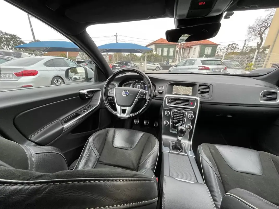 Volvo S60 2015 - 11950 EUR, 225000 km - AUTO.MOTO.pt - 225000km - foto 11 de 53