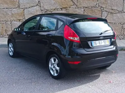 Ford Fiesta 2010 - 6490 EUR, 193000 km - AUTO.MOTO.pt - 193000km - foto 2 de 11