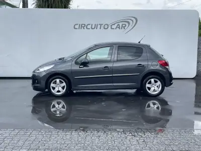 Peugeot 207 2011 - 5450 EUR, 211655 km - AUTO.MOTO.pt - 211655km - foto 6 de 24