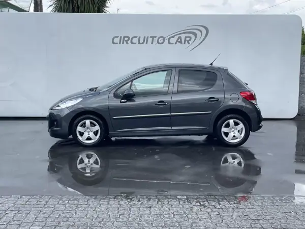 Peugeot 207 2011 - 5450 EUR, 211655 km - AUTO.MOTO.pt - 211655km - foto 6 de 24