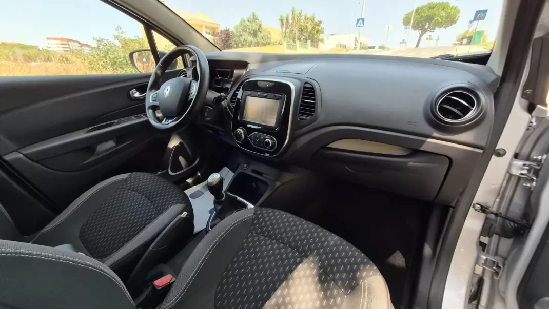 Renault Captur 2018 - 12890 EUR, 130000 km - 130000km - foto 5 de 14
