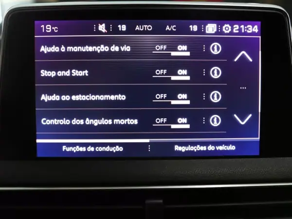 Peugeot 5008 2020 - 23900 EUR, 135000 km - AUTO.MOTO.pt - 135000km - foto 26 de 40