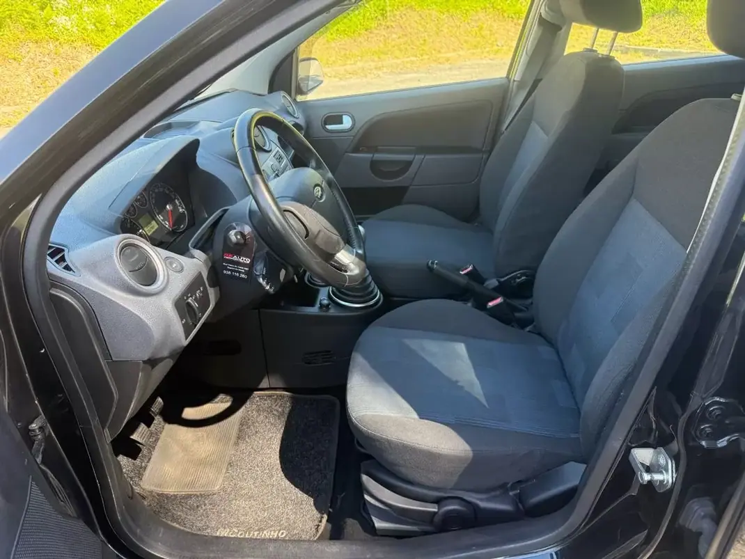 Ford Fiesta 2008 - 5700 EUR, 82000 km - AUTO.MOTO.pt - 82000km - foto 6 de 23
