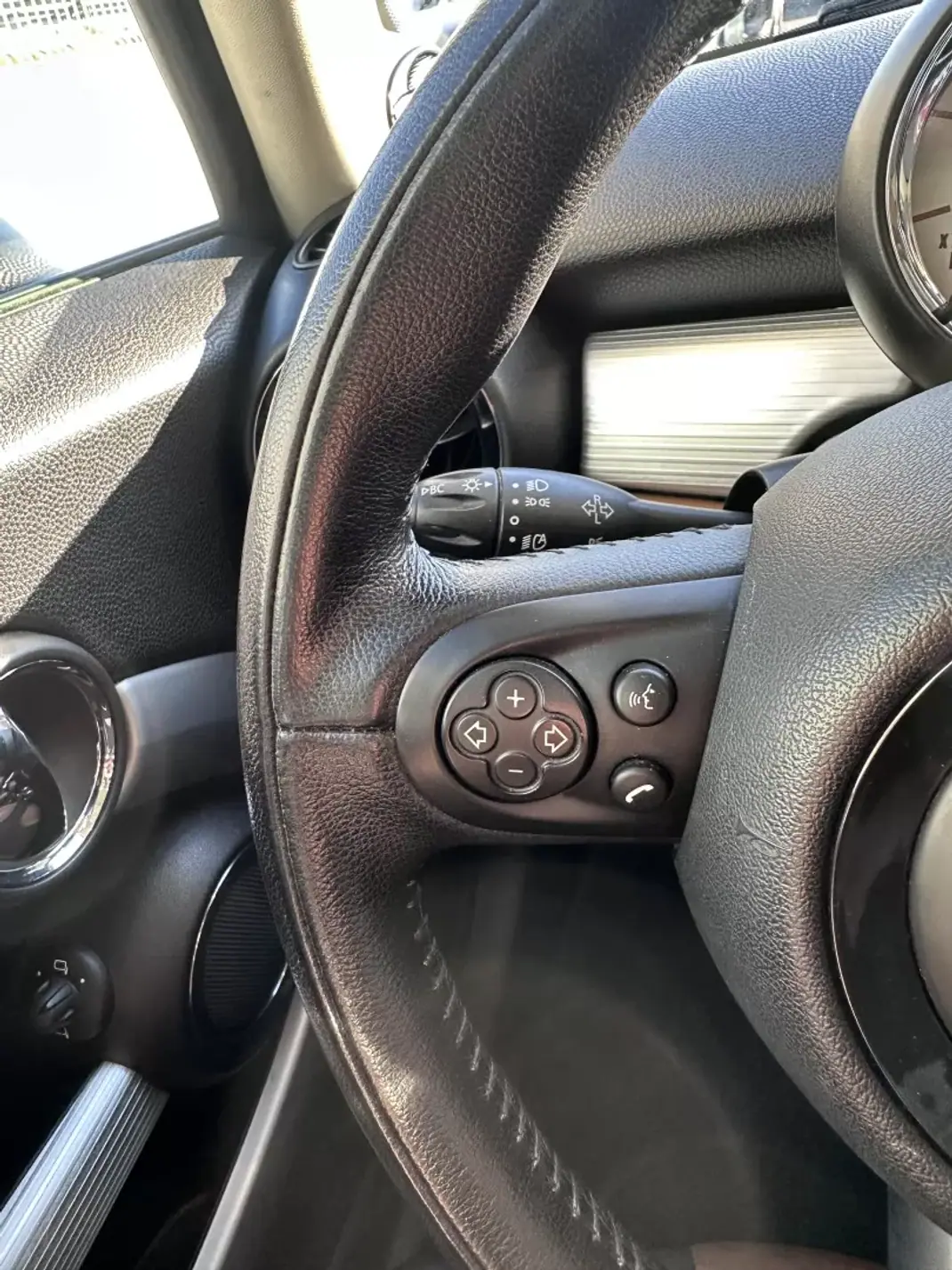 MINI Cooper 2012 - 10500 EUR, 210000 km - AUTO.MOTO.pt - 210000km - foto 23 de 40