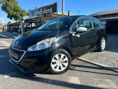 Peugeot 208 2014 - 9900 EUR, 73804 km - 73804km - foto 1 de 29