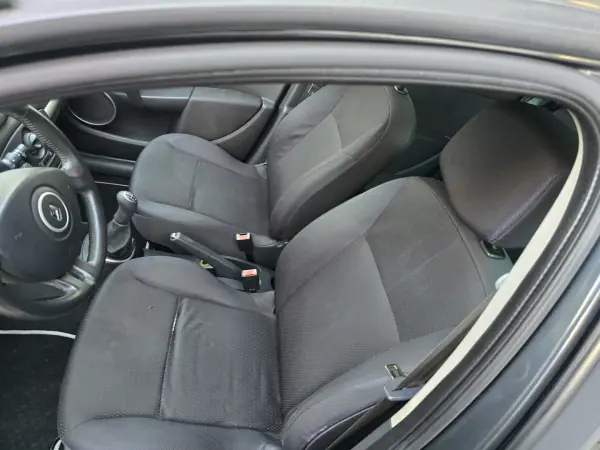 Renault Clio Break 2008 - 3999 EUR, 208437 km - AUTO.MOTO.pt - 208437km - foto 8 de 19