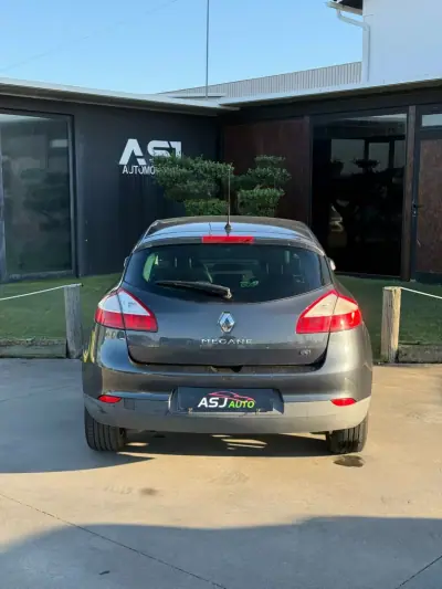 Renault Mégane 2011 - 5750 EUR, 219739 km - AUTO.MOTO.pt - 219739km - foto 5 de 14