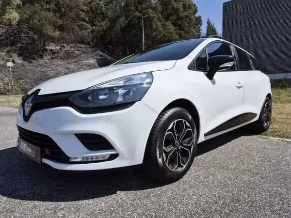 Renault Clio Break 2018 - 9999 EUR, 76544 km - AUTO.MOTO.pt - 76544km - foto 18 de 24