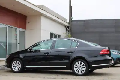 Volkswagen Passat 2011 - 10990 EUR, 174000 km - AUTO.MOTO.pt - 174000km - foto 12 de 30