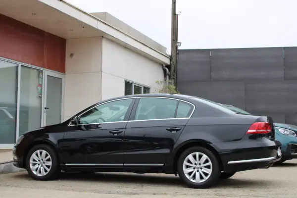 Volkswagen Passat 2011 - 10990 EUR, 174000 km - AUTO.MOTO.pt - 174000km - foto 12 de 30