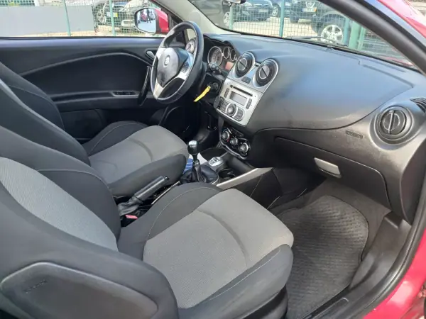 Alfa Romeo MiTo 2011 - 6950 EUR, 77076 km - AUTO.MOTO.pt - 77076km - foto 24 de 26