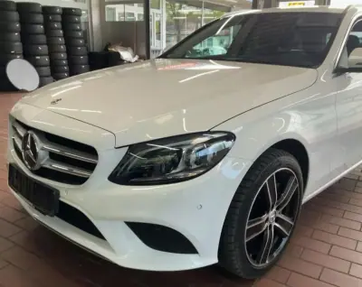 Mercedes-Benz C 300 2020 - 23999 EUR, 59016 km - AUTO.MOTO.pt - 59016km - foto 2 de 13