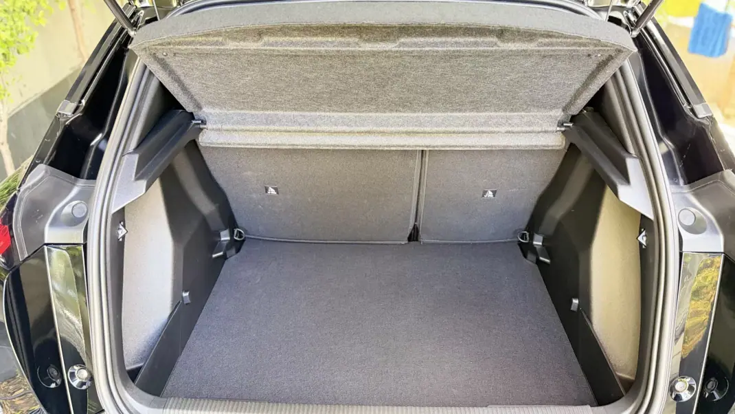 Peugeot 2008 2025 - 22500 EUR, 3357 km - AUTO.MOTO.pt - 3357km - foto 10 de 20