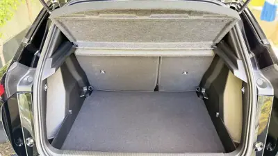 Peugeot 2008 2025 - 22500 EUR, 3357 km - AUTO.MOTO.pt - 3357km - foto 10 de 20