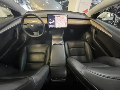 Tesla Model 3 2021 - 31990 EUR, 85000 km - AUTO.MOTO.pt - 85000km - foto 7 de 45