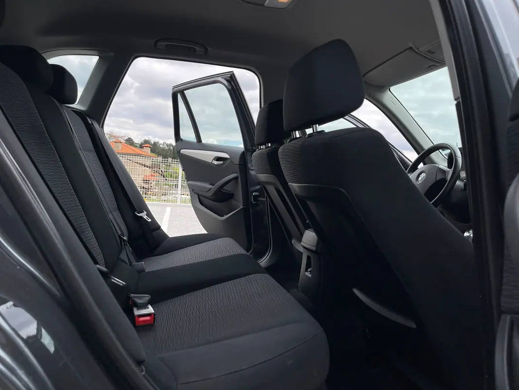 BMW X1 2014 - 13500 EUR, 208000 km - AUTO.MOTO.pt - 208000km - foto 8 de 17