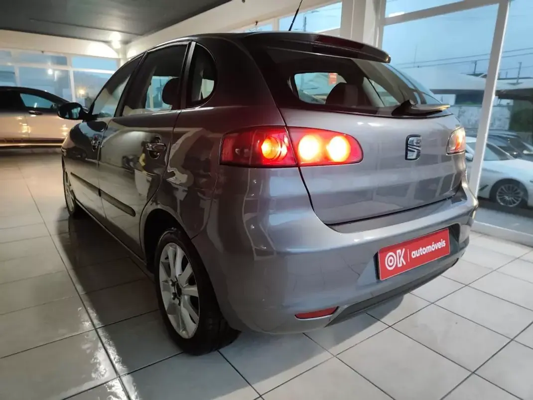 SEAT Ibiza 2007 - 3950 EUR, 300900 km - AUTO.MOTO.pt - 300900km - foto 7 de 30