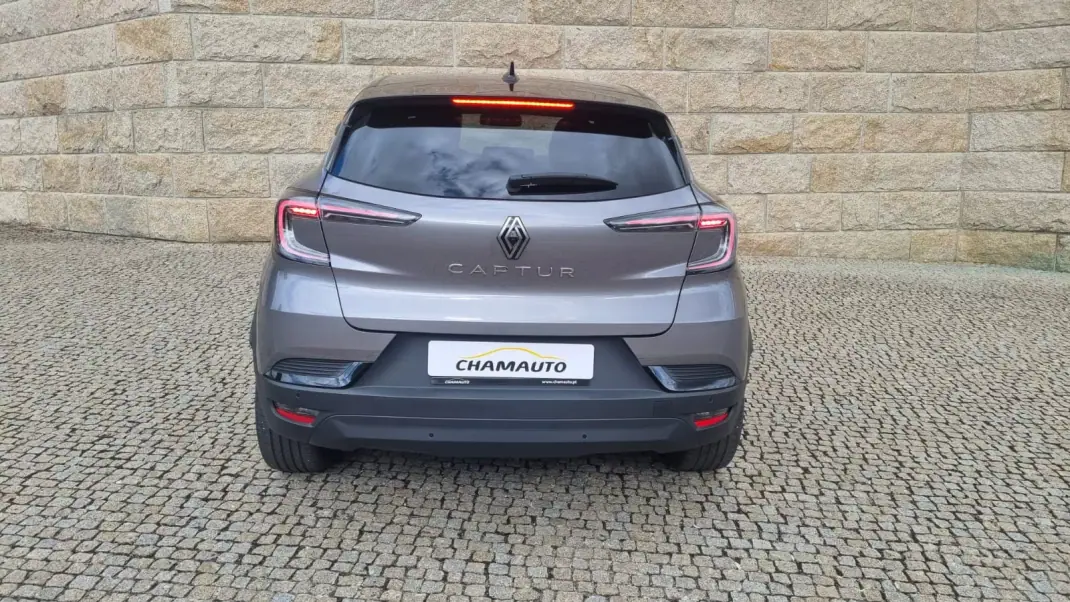 Renault Captur 2025 - 21490 EUR, 35500 km - 35500km - foto 4 de 13