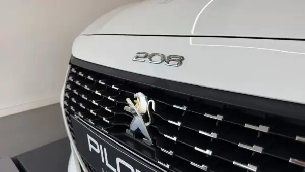 Peugeot 208 2021 - 12990 EUR, 57901 km - AUTO.MOTO.pt - 57901km - foto 6 de 23