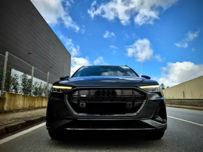 Audi e-tron 2020 - 29000 EUR, 133000 km - AUTO.MOTO.pt - 133000km - foto 3 de 23