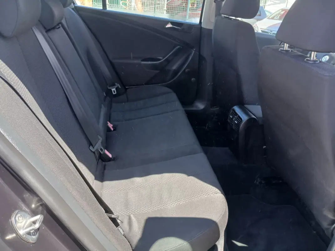 Volkswagen Passat 2008 - 7350 EUR, 187033 km - AUTO.MOTO.pt - 187033km - foto 20 de 25